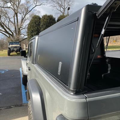 Alu-Cab Hardtop "Explorer" Jeep Gladiator 2019+ D/Cab Black/Smooth Plate